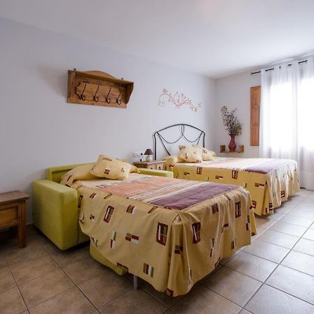Hostal Antiguo Hospital Linares de Mora Buitenkant foto