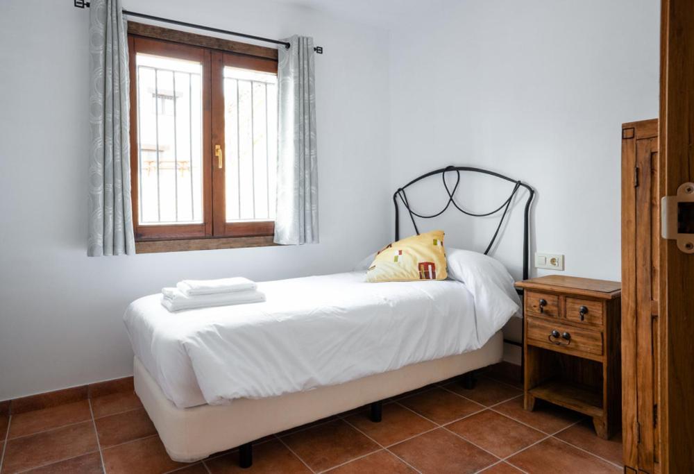 Hostal Antiguo Hospital Linares de Mora Buitenkant foto