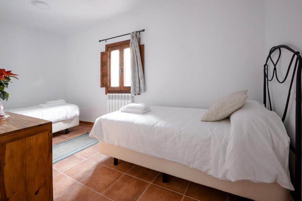 Hostal Antiguo Hospital Linares de Mora Buitenkant foto