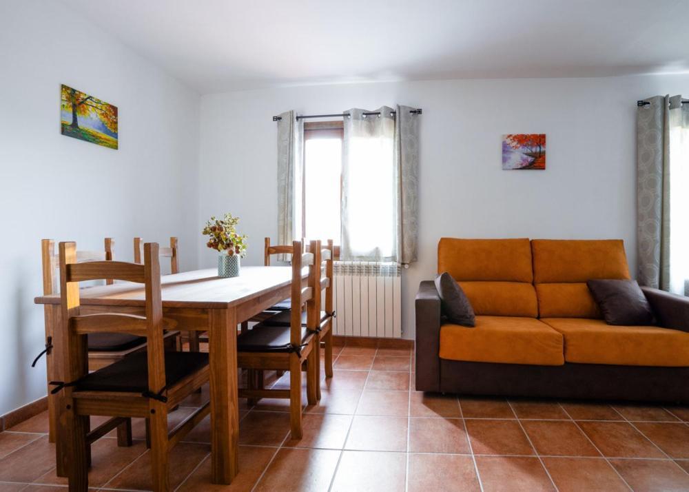 Hostal Antiguo Hospital Linares de Mora Buitenkant foto