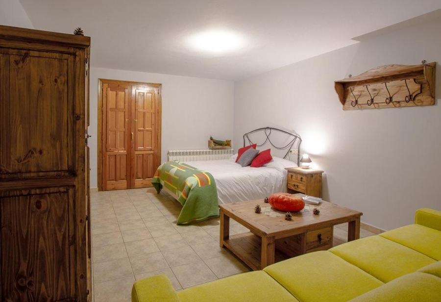 Hostal Antiguo Hospital Linares de Mora Buitenkant foto