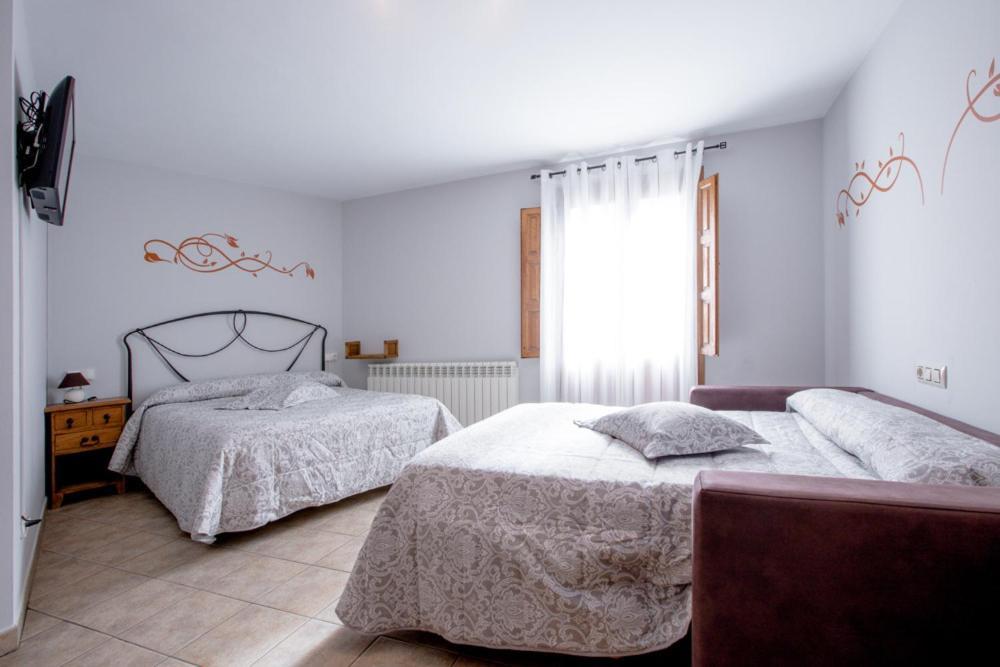 Hostal Antiguo Hospital Linares de Mora Buitenkant foto
