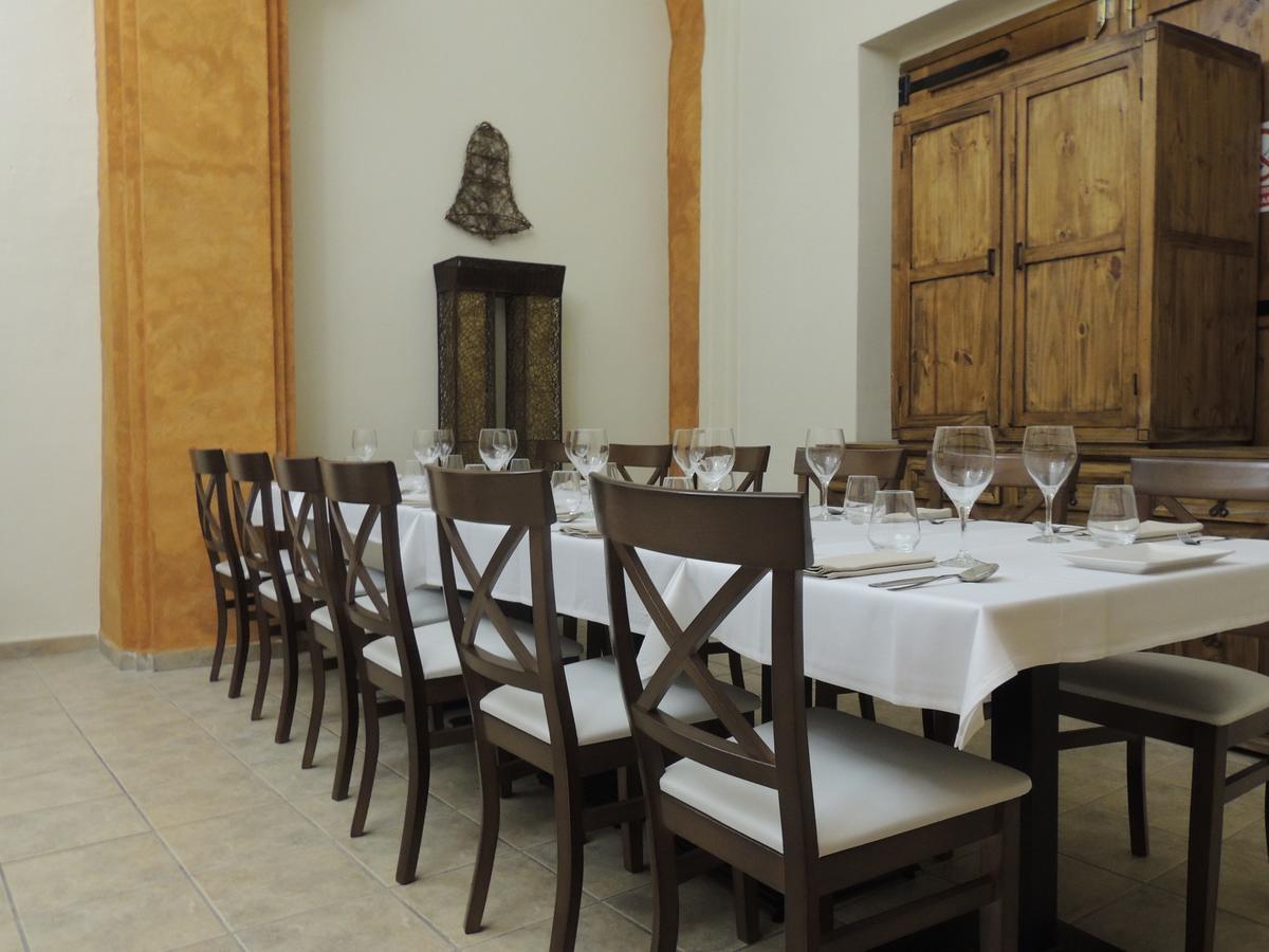Hostal Antiguo Hospital Linares de Mora Buitenkant foto
