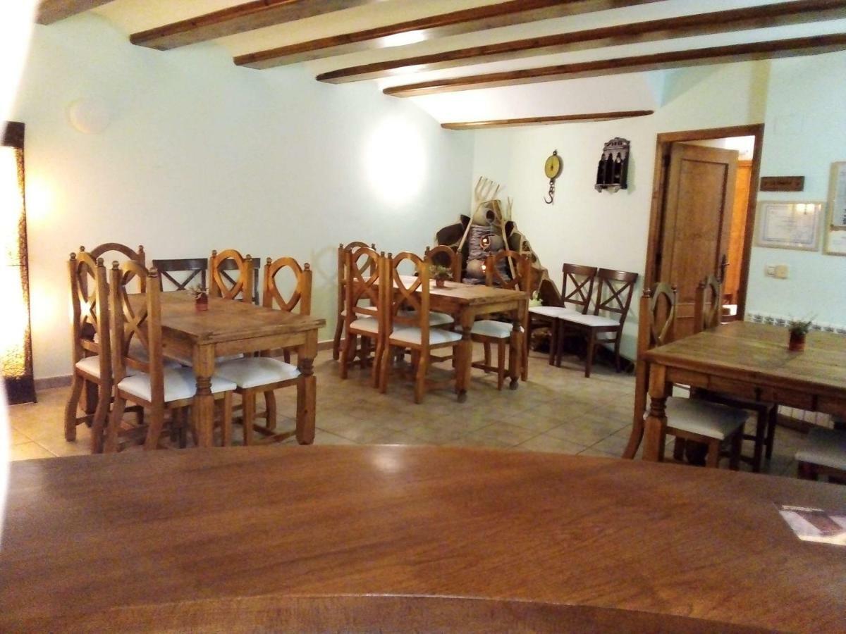 Hostal Antiguo Hospital Linares de Mora Buitenkant foto