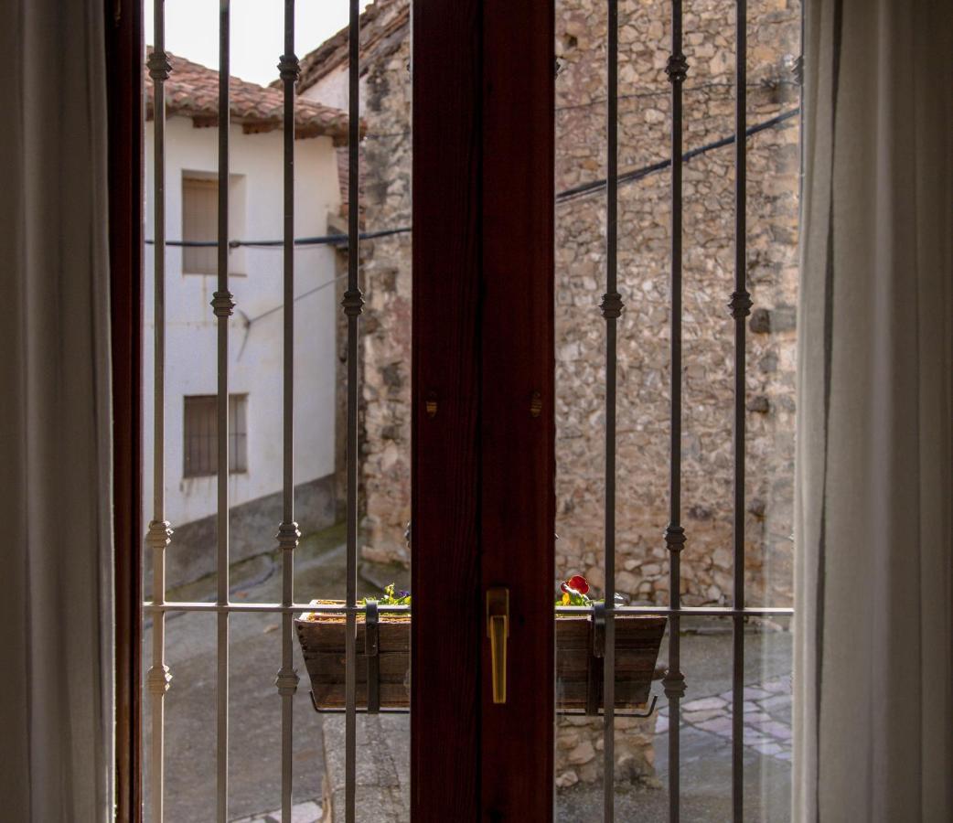 Hostal Antiguo Hospital Linares de Mora Buitenkant foto